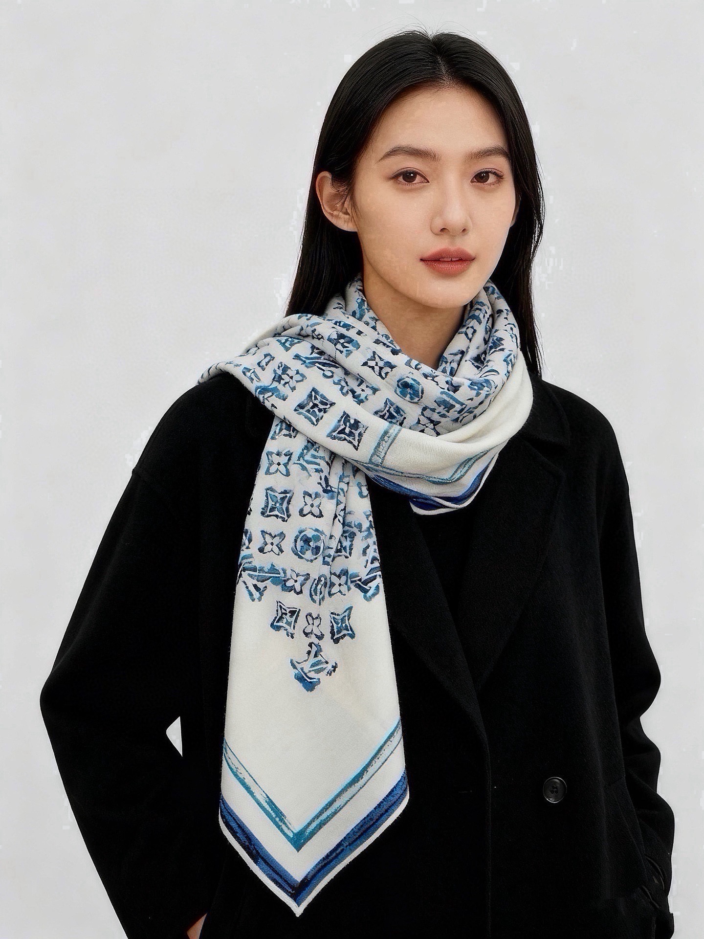 🆕  LV x TM 140披肩 【140顶级丝绒双面同色披肩】 本款L Multicolor披肩出自路易威登与知名日本