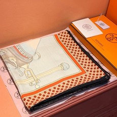 🆕 【140顶级丝羊绒双面同色披肩 『骏马之城』!!超级气质!!】不仅美有其表,更有好品质与好细节的出彩内质!!一上身 🆕 【140顶级丝羊绒双面同色披肩 『骏马之城』!!超级气质!!】不仅美有其表,更有好品质与好细节的出彩内质!!一上身