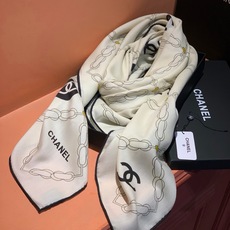 🆕 高级成衣系列~Chanel 【140双面同色丝绒披肩】 此系列谱写一曲自由轻灵的赞歌 本系列作品创新演绎品牌的 🆕 高级成衣系列~Chanel 【140双面同色丝绒披肩】 此系列谱写一曲自由轻灵的赞歌 本系列作品创新演绎品牌的
