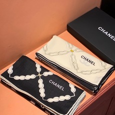 🆕 高级成衣系列~Chanel 【140双面同色丝绒披肩】 此系列谱写一曲自由轻灵的赞歌 本系列作品创新演绎品牌的 🆕 高级成衣系列~Chanel 【140双面同色丝绒披肩】 此系列谱写一曲自由轻灵的赞歌 本系列作品创新演绎品牌的