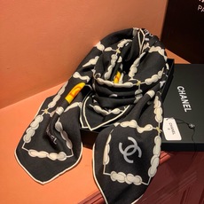 🆕 高级成衣系列~Chanel 【140双面同色丝绒披肩】 此系列谱写一曲自由轻灵的赞歌 本系列作品创新演绎品牌的 🆕 高级成衣系列~Chanel 【140双面同色丝绒披肩】 此系列谱写一曲自由轻灵的赞歌 本系列作品创新演绎品牌的