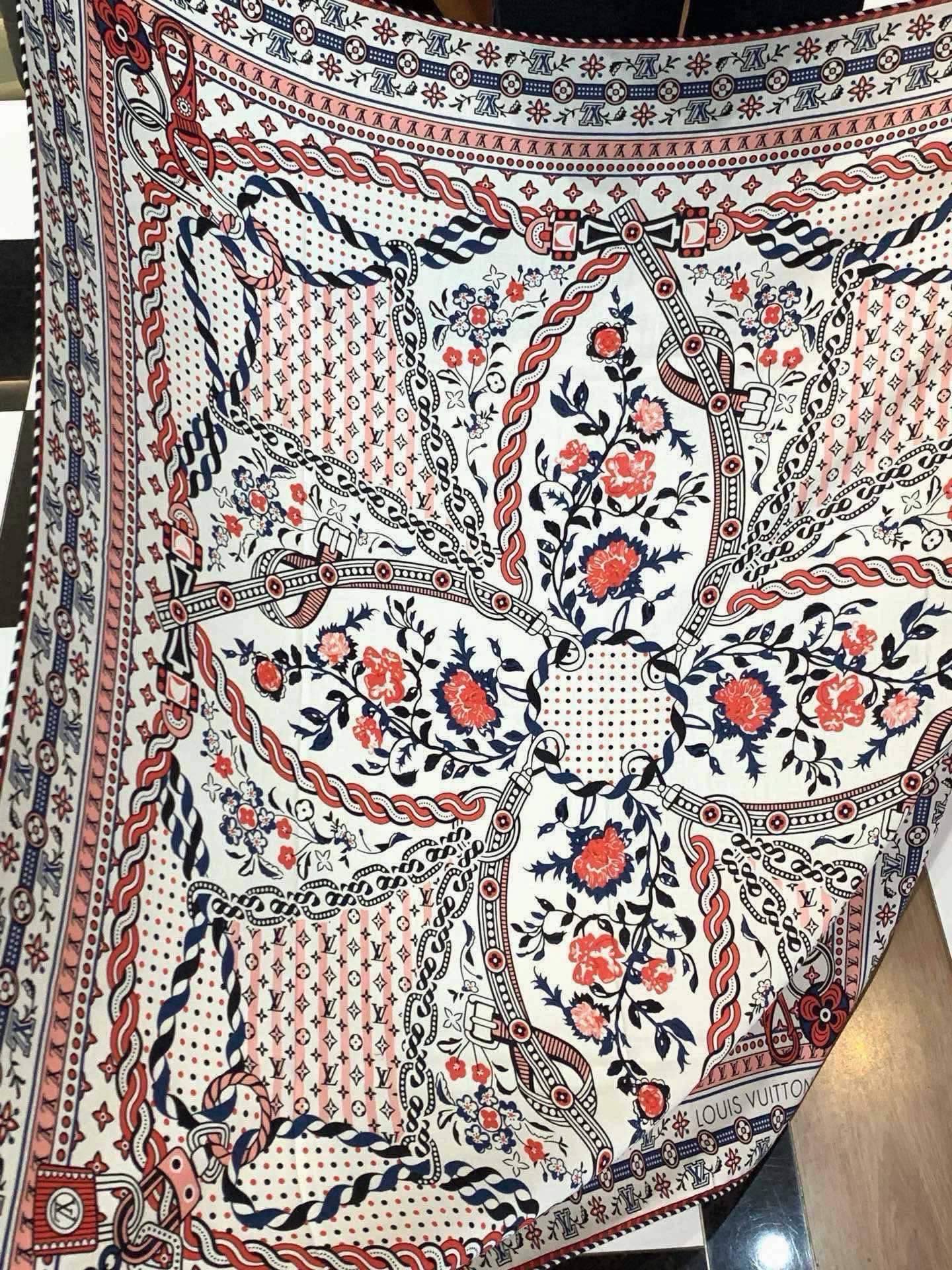 🆕  LV x TM 140披肩 【140顶级丝绒双面同色披肩】 本款L Multicolor披肩出自路易威登与知名日本