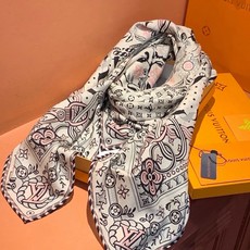 🆕 LV x TM 140披肩 【140顶级丝绒双面同色披肩】 本款L Multicolor披肩出自路易威登与知名日本 🆕 LV x TM 140披肩 【140顶级丝绒双面同色披肩】 本款L Multicolor披肩出自路易威登与知名日本