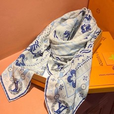 🆕 LV x TM 140披肩 【140顶级丝绒双面同色披肩】 本款L Multicolor披肩出自路易威登与知名日本 🆕 LV x TM 140披肩 【140顶级丝绒双面同色披肩】 本款L Multicolor披肩出自路易威登与知名日本