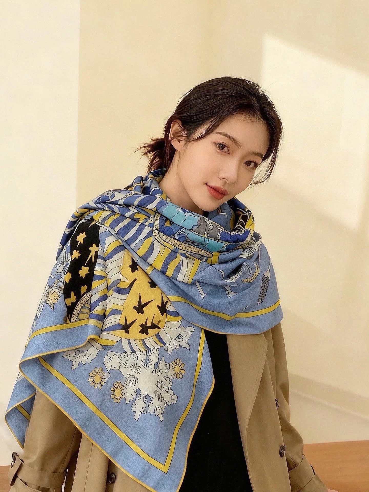 🆕   新款爱马仕四季之王的加冕140*140cm，双面同色印花，高端的重磅丝羊绒面料，正反两面效果一样，70%羊绒+3