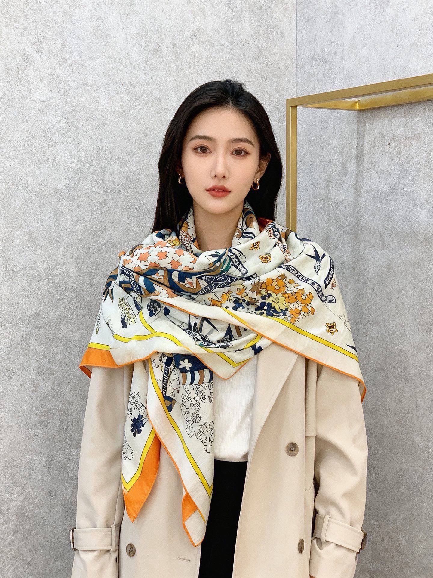 🆕   新款爱马仕四季之王的加冕140*140cm，双面同色印花，高端的重磅丝羊绒面料，正反两面效果一样，70%羊绒+3