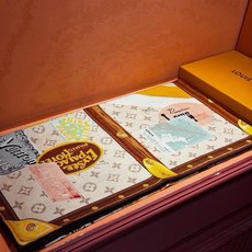 🆕 【LV】上新❤️ 路易威登 一款值得品细节的高货 抠细节,从一个小块的配色去打败市场货 140方巾 二个配色 🆕 【LV】上新❤️ 路易威登 一款值得品细节的高货 抠细节,从一个小块的配色去打败市场货 140方巾 二个配色