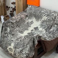 🆕 💟抢先 上新💞【双面同色丝绒方巾】手工卷边山羊绒和真丝混纺披肩(70%山羊绒,30%桑蚕丝) 这款披肩采用经典山羊 🆕 💟抢先 上新💞【双面同色丝绒方巾】手工卷边山羊绒和真丝混纺披肩(70%山羊绒,30%桑蚕丝) 这款披肩采用经典山羊