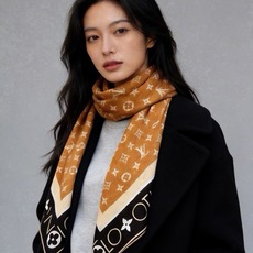 🆕 MONOGRAM INFINITY 140丝绒方巾 【140顶级丝绒双面同色】 Monogram Infinit 🆕 MONOGRAM INFINITY 140丝绒方巾 【140顶级丝绒双面同色】 Monogram Infinit
