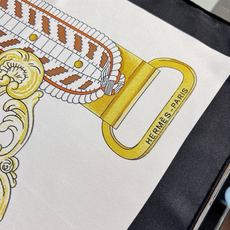 🆕 爱马仕(Hermès)90丝巾 经典款“Boucles et Sangles du Trian”真丝方巾 采用 🆕 爱马仕(Hermès)90丝巾 经典款“Boucles et Sangles du Trian”真丝方巾 采用