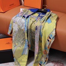 🆕 “四方之风宫殿”140 双面方巾 手工卷边丝绒披肩。 这款迷人的140披肩令您散发内在优雅和从容自信。此柔软轻盈 🆕 “四方之风宫殿”140 双面方巾 手工卷边丝绒披肩。 这款迷人的140披肩令您散发内在优雅和从容自信。此柔软轻盈