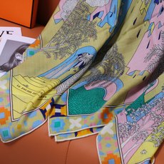 🆕 “四方之风宫殿”140 双面方巾 手工卷边丝绒披肩。 这款迷人的140披肩令您散发内在优雅和从容自信。此柔软轻盈 🆕 “四方之风宫殿”140 双面方巾 手工卷边丝绒披肩。 这款迷人的140披肩令您散发内在优雅和从容自信。此柔软轻盈
