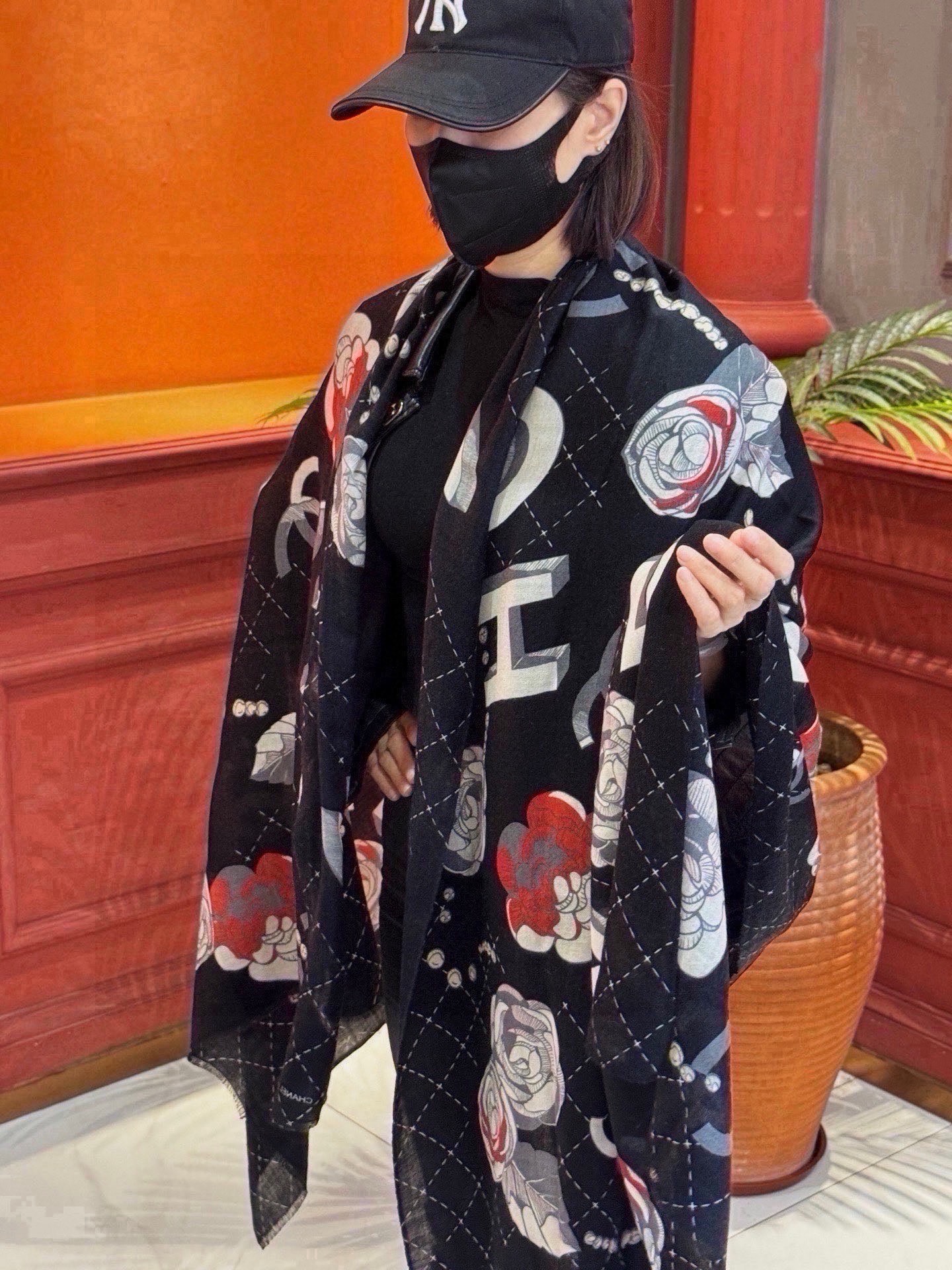 🆕  💄💋新款💖羊绒面料长巾 😘美翻了[流泪]【彩色山茶花长巾】御用殿堂级极‼️新款专柜在售 纯羊绒银线独特设计风格❗加