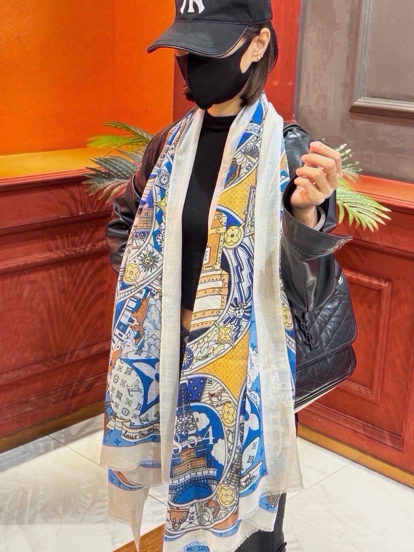 🆕   又时髦又百搭！LV新款老花长巾】提升气质和品味的好单品！！四季必备！！真的无敌实用！！Lv难得的羊绒长巾，！！面