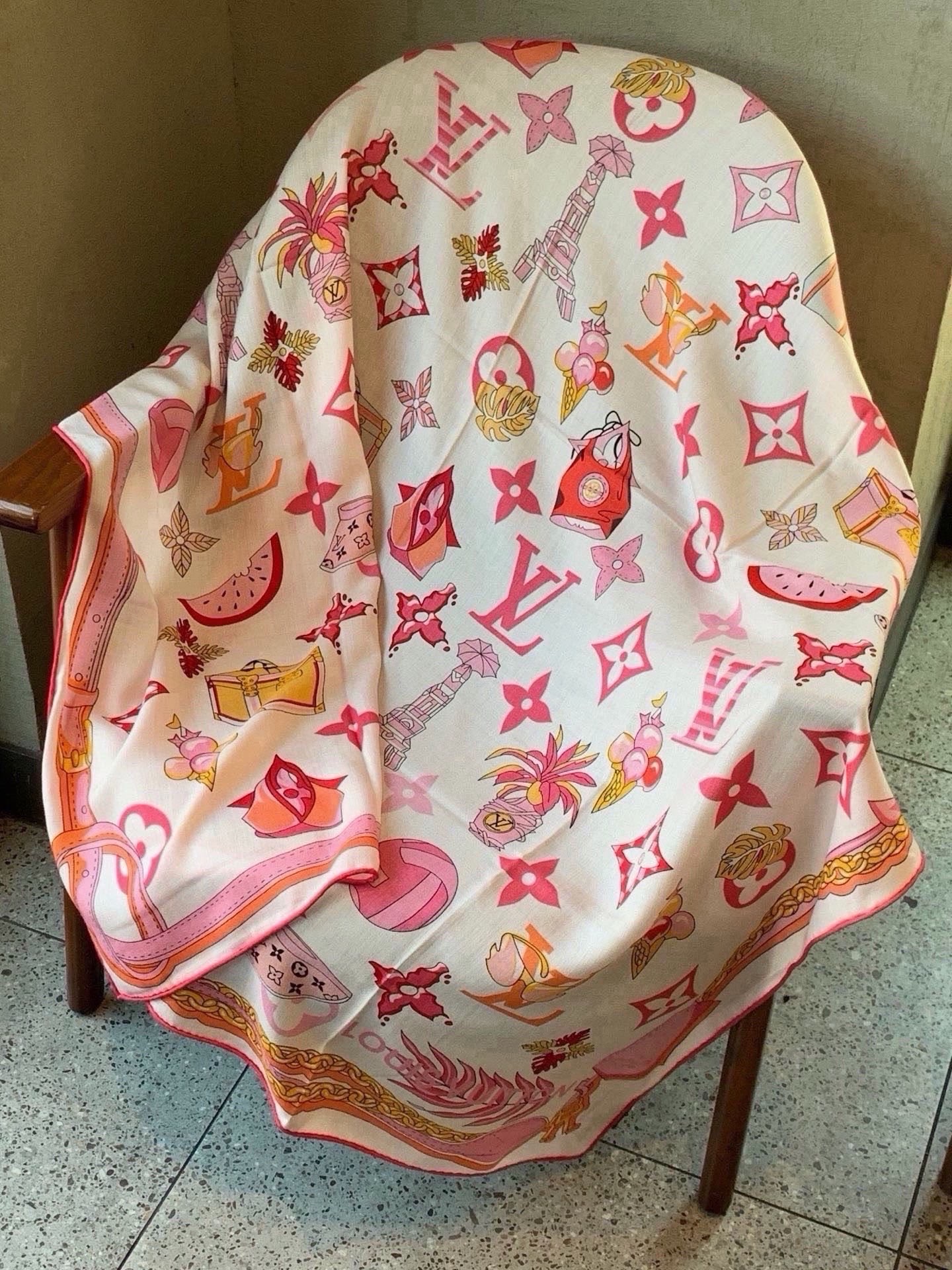🆕  LV x TM 140披肩 【140顶级丝绒双面同色披肩】 本款L Multicolor披肩出自路易威登与知名日本