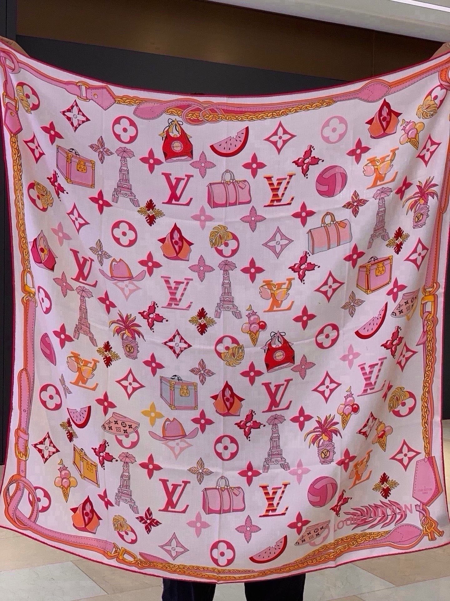 🆕  LV x TM 140披肩 【140顶级丝绒双面同色披肩】 本款L Multicolor披肩出自路易威登与知名日本