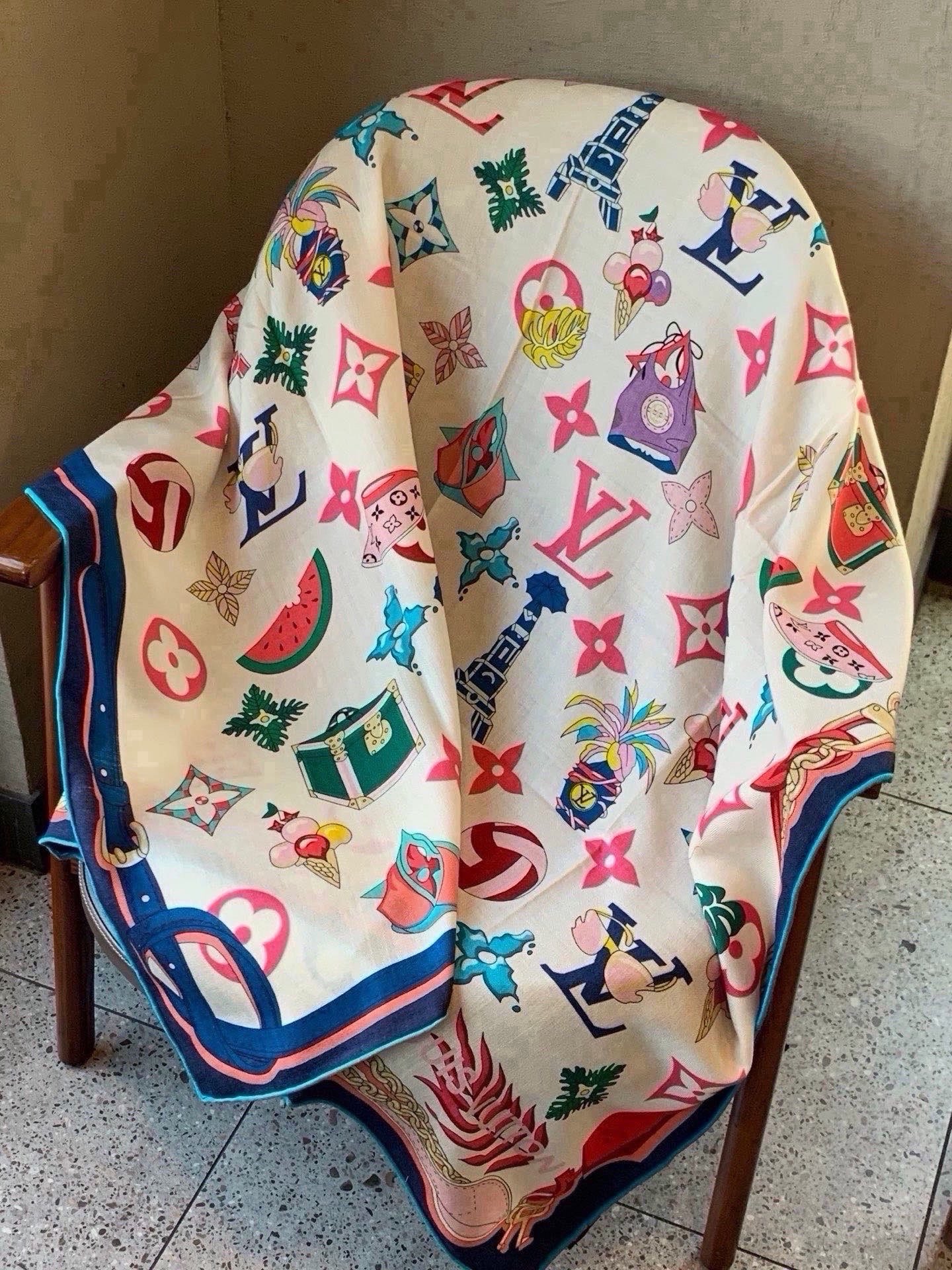 🆕  LV x TM 140披肩 【140顶级丝绒双面同色披肩】 本款L Multicolor披肩出自路易威登与知名日本