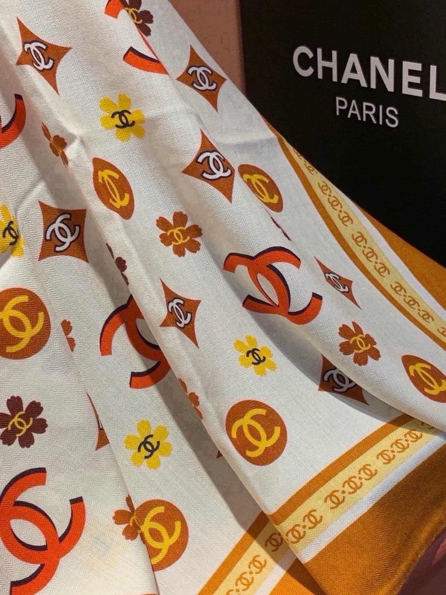 🆕 香奈儿上新❤️ 【Chanel】 经典茶花优雅Coco风,Chanel最新丝绒大方巾~气质到骨子里,香奶奶新一 🆕 香奈儿上新❤️ 【Chanel】 经典茶花优雅Coco风,Chanel最新丝绒大方巾~气质到骨子里,香奶奶新一