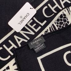 🆕 高级成衣系列~Chanel 【140双面同色丝绒披肩】 此系列谱写一曲自由轻灵的赞歌 本系列作品创新演绎品牌的 🆕 高级成衣系列~Chanel 【140双面同色丝绒披肩】 此系列谱写一曲自由轻灵的赞歌 本系列作品创新演绎品牌的