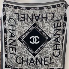 🆕 高级成衣系列~Chanel 【140双面同色丝绒披肩】 此系列谱写一曲自由轻灵的赞歌 本系列作品创新演绎品牌的 🆕 高级成衣系列~Chanel 【140双面同色丝绒披肩】 此系列谱写一曲自由轻灵的赞歌 本系列作品创新演绎品牌的
