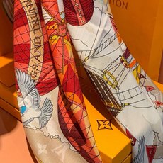 🆕 LV x TM 140披肩 【140顶级丝绒双面同色披肩】 本款L Multicolor披肩出自路易威登与知名日本 🆕 LV x TM 140披肩 【140顶级丝绒双面同色披肩】 本款L Multicolor披肩出自路易威登与知名日本