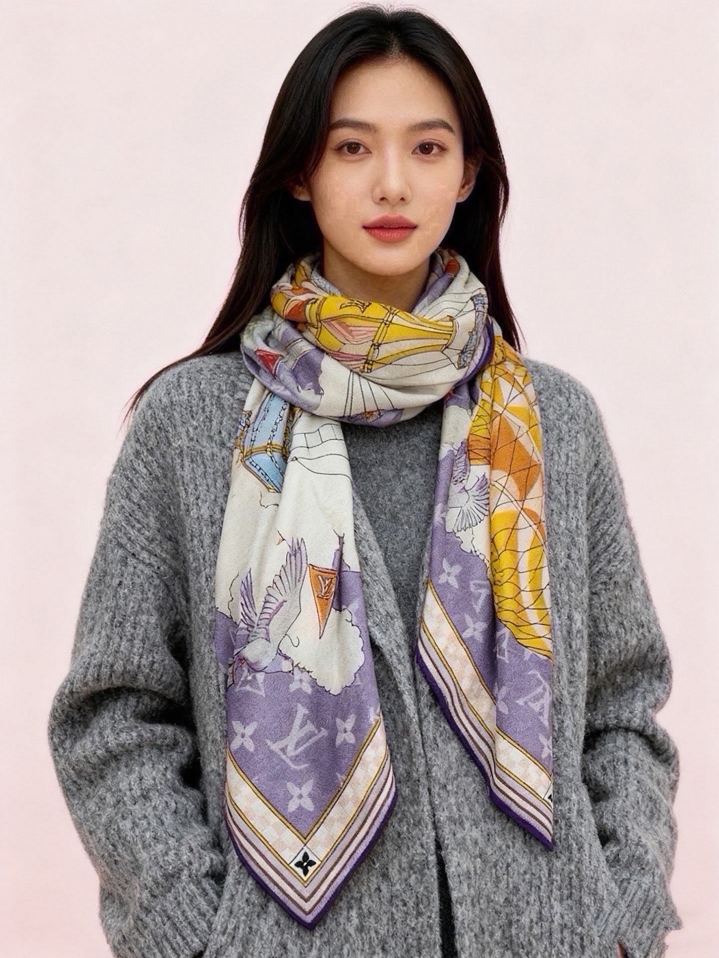🆕  LV x TM 140披肩 【140顶级丝绒双面同色披肩】 本款L Multicolor披肩出自路易威登与知名日本