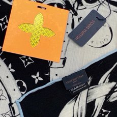 🆕 LV x TM 140披肩 【140顶级丝绒双面同色披肩】 本款L Multicolor披肩出自路易威登与知名日本 🆕 LV x TM 140披肩 【140顶级丝绒双面同色披肩】 本款L Multicolor披肩出自路易威登与知名日本