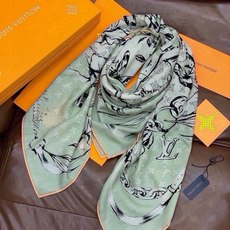 🆕 LV x TM 140披肩 【140顶级丝绒双面同色披肩】 本款L Multicolor披肩出自路易威登与知名日本 🆕 LV x TM 140披肩 【140顶级丝绒双面同色披肩】 本款L Multicolor披肩出自路易威登与知名日本