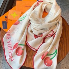 🆕 LV x TM 140披肩 【140顶级丝绒双面同色披肩】 本款L Multicolor披肩出自路易威登与知名日本 🆕 LV x TM 140披肩 【140顶级丝绒双面同色披肩】 本款L Multicolor披肩出自路易威登与知名日本
