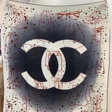 🆕 高级成衣系列~Chanel 【140双面同色丝绒披肩】 此系列谱写一曲自由轻灵的赞歌 本系列作品创新演绎品牌的 🆕 高级成衣系列~Chanel 【140双面同色丝绒披肩】 此系列谱写一曲自由轻灵的赞歌 本系列作品创新演绎品牌的