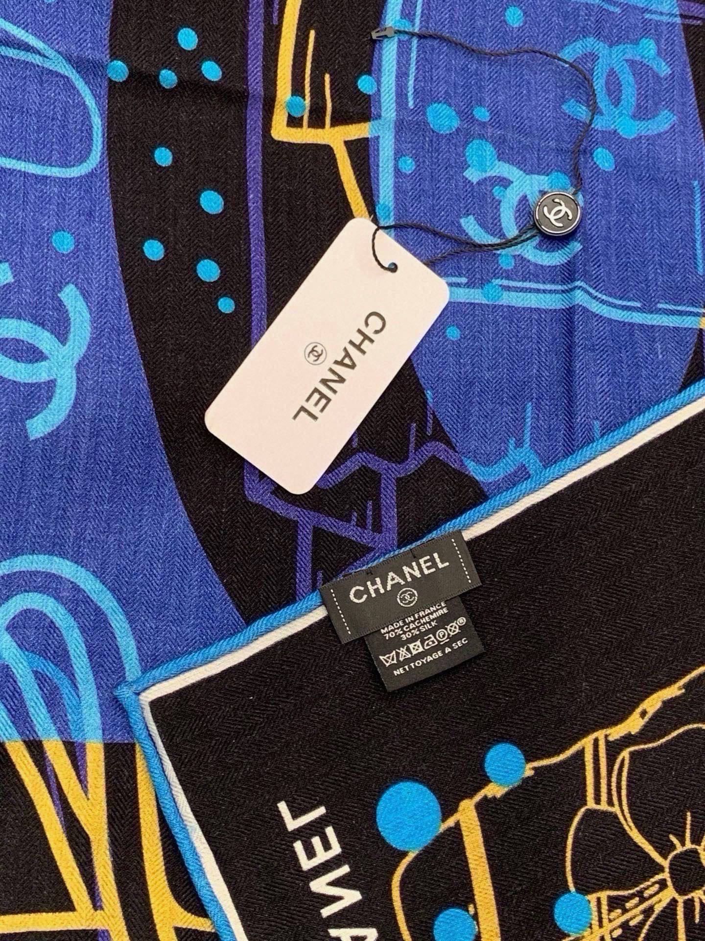 🆕   高级成衣系列～Chanel  【140双面同色丝绒披肩】 此系列谱写一曲自由轻灵的赞歌 本系列作品创新演绎品牌的