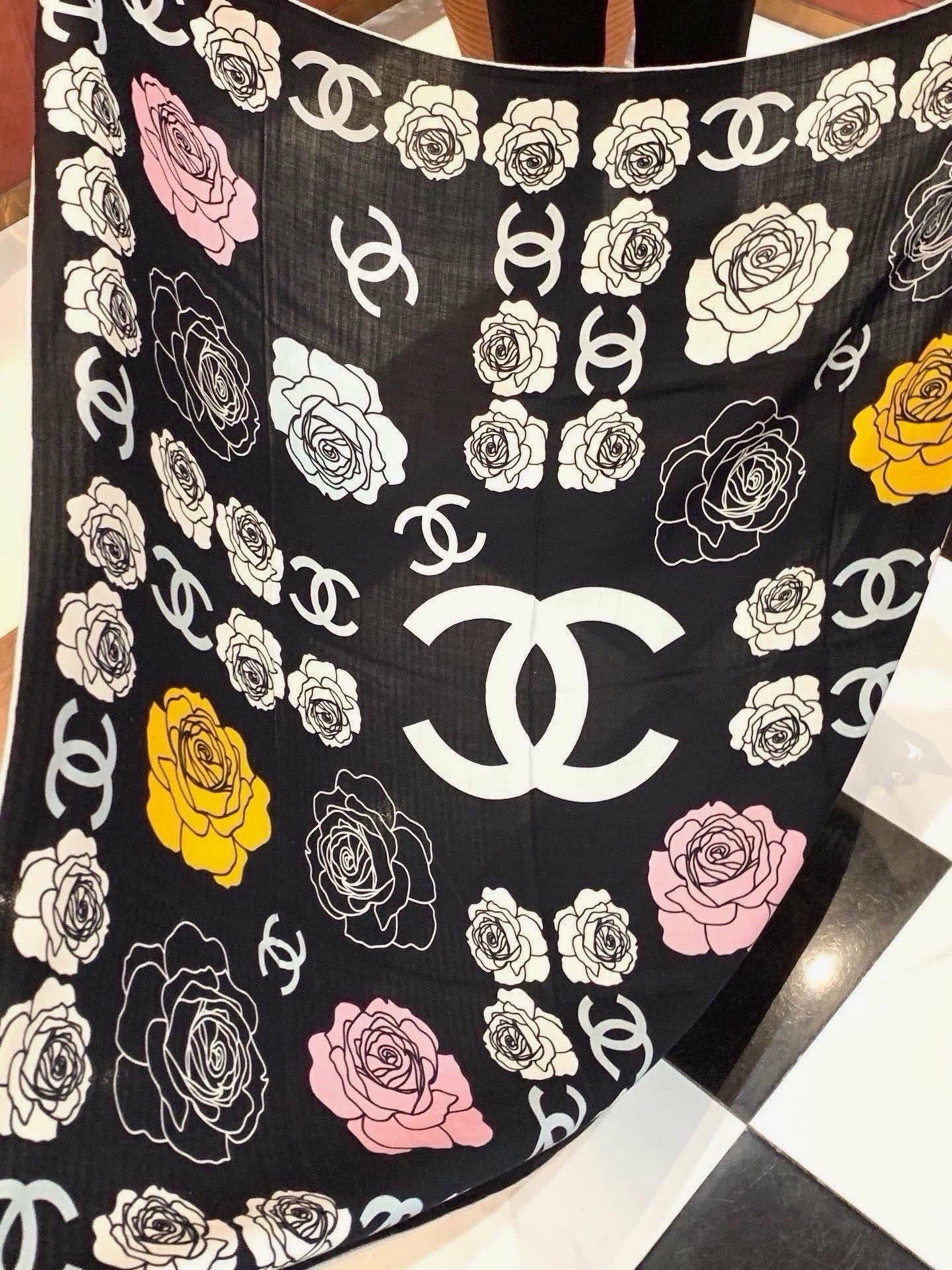 🆕   香奈儿上新❤️ 【Chanel】  经典茶花优雅Coco风，Chanel最新丝绒大方巾~气质到骨子里，香奶奶新一
