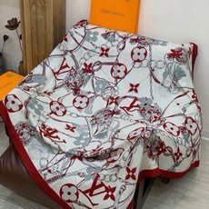 🆕 LV x TM 140披肩 【140顶级丝绒双面同色披肩】 本款L Multicolor披肩出自路易威登与知名日本 🆕 LV x TM 140披肩 【140顶级丝绒双面同色披肩】 本款L Multicolor披肩出自路易威登与知名日本