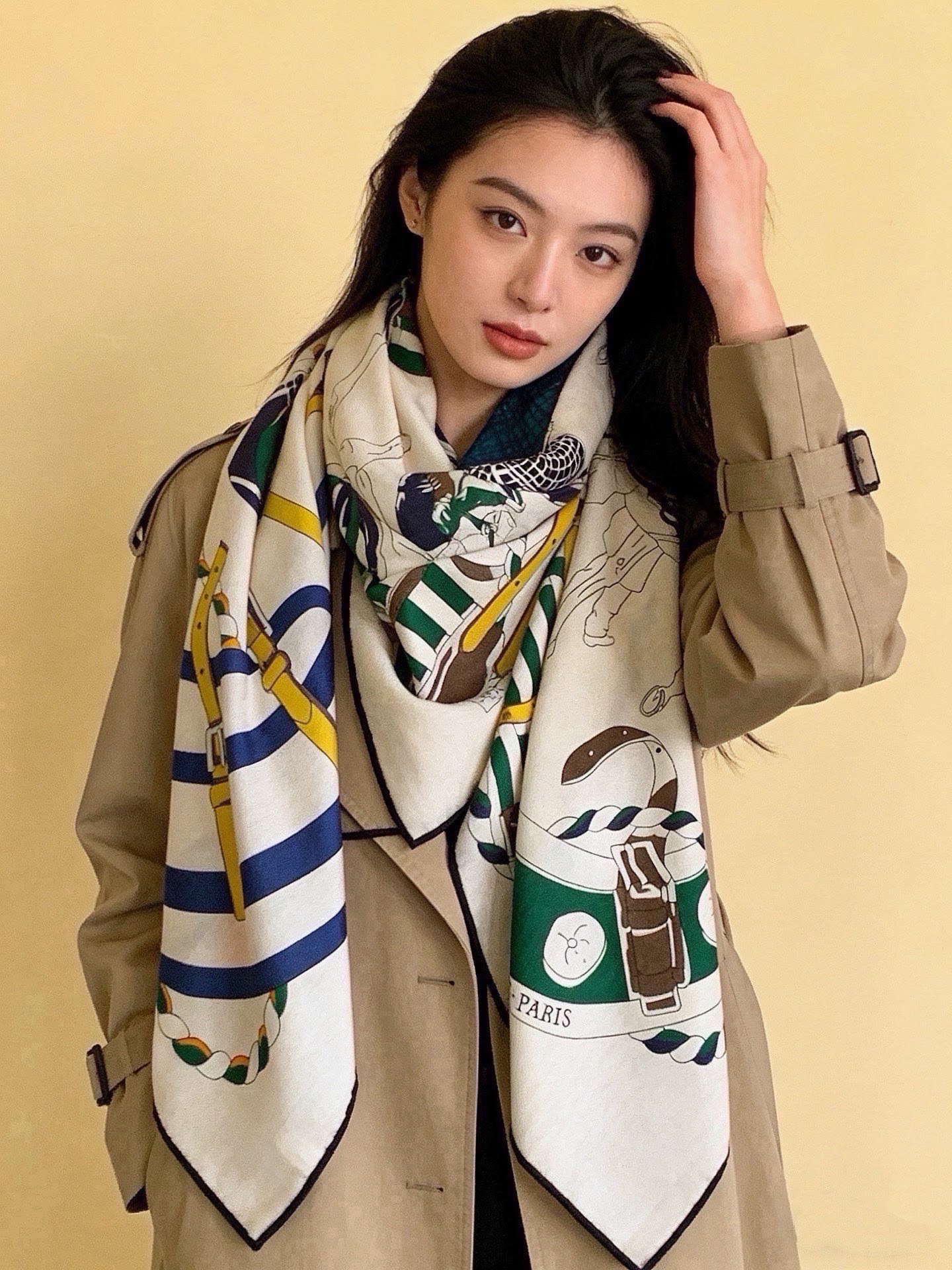 🆕  💟上新🆕💕手工卷边！羊绒和真丝混纺披肩（70%羊绒30%桑蚕丝）。 这款披肩采用经典山羊绒和真丝混纺面料，柔软轻盈