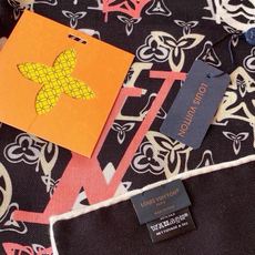 🆕 LV x TM 140披肩 【140顶级丝绒双面同色披肩】 本款L Multicolor披肩出自路易威登与知名日本 🆕 LV x TM 140披肩 【140顶级丝绒双面同色披肩】 本款L Multicolor披肩出自路易威登与知名日本