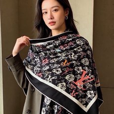 🆕 LV x TM 140披肩 【140顶级丝绒双面同色披肩】 本款L Multicolor披肩出自路易威登与知名日本 🆕 LV x TM 140披肩 【140顶级丝绒双面同色披肩】 本款L Multicolor披肩出自路易威登与知名日本