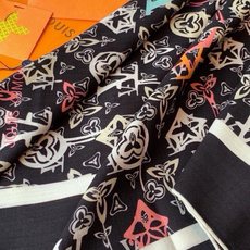 🆕 LV x TM 140披肩 【140顶级丝绒双面同色披肩】 本款L Multicolor披肩出自路易威登与知名日本 🆕 LV x TM 140披肩 【140顶级丝绒双面同色披肩】 本款L Multicolor披肩出自路易威登与知名日本