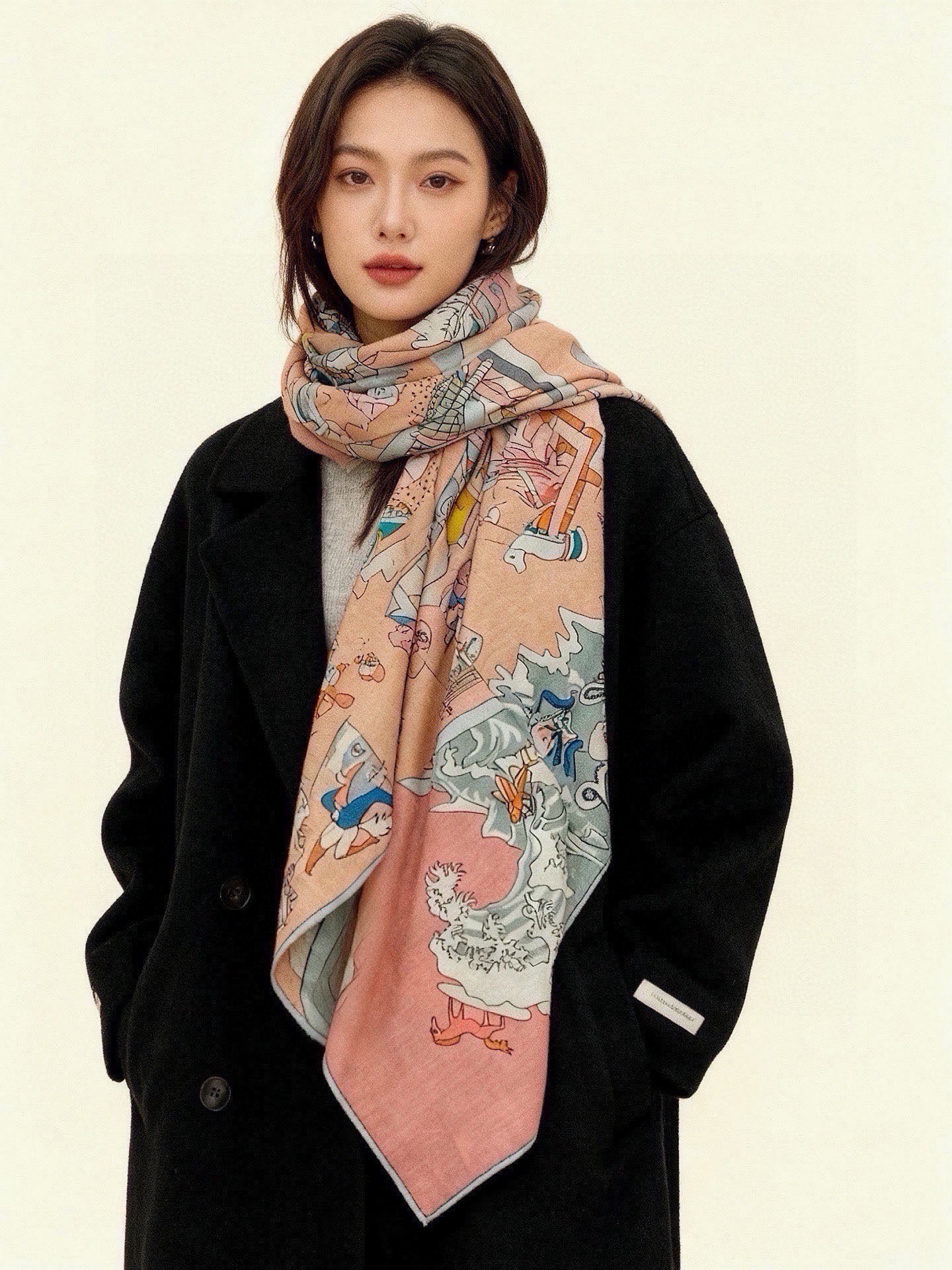 🆕  “马术学院”140双面同色丝绒披肩～Hermes  手工卷边丝绒方巾（30%桑蚕丝70%羊绒） 这款爱马仕的经典单