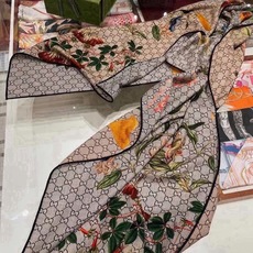 🆕 【▪️Gucci双面双色花卉羊绒围巾~超级抬气色!高级女人味!】羊绒围巾也能这么美!!!Gucci这款双面花卉羊绒 🆕 【▪️Gucci双面双色花卉羊绒围巾~超级抬气色!高级女人味!】羊绒围巾也能这么美!!!Gucci这款双面花卉羊绒