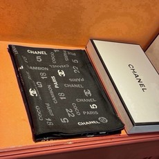 🆕 上新❤️ 【Chanel】 经典茶花优雅Coco风,Chanel最新菱格丝绒大方巾~气质到骨子里,香奶奶新一季 🆕 上新❤️ 【Chanel】 经典茶花优雅Coco风,Chanel最新菱格丝绒大方巾~气质到骨子里,香奶奶新一季