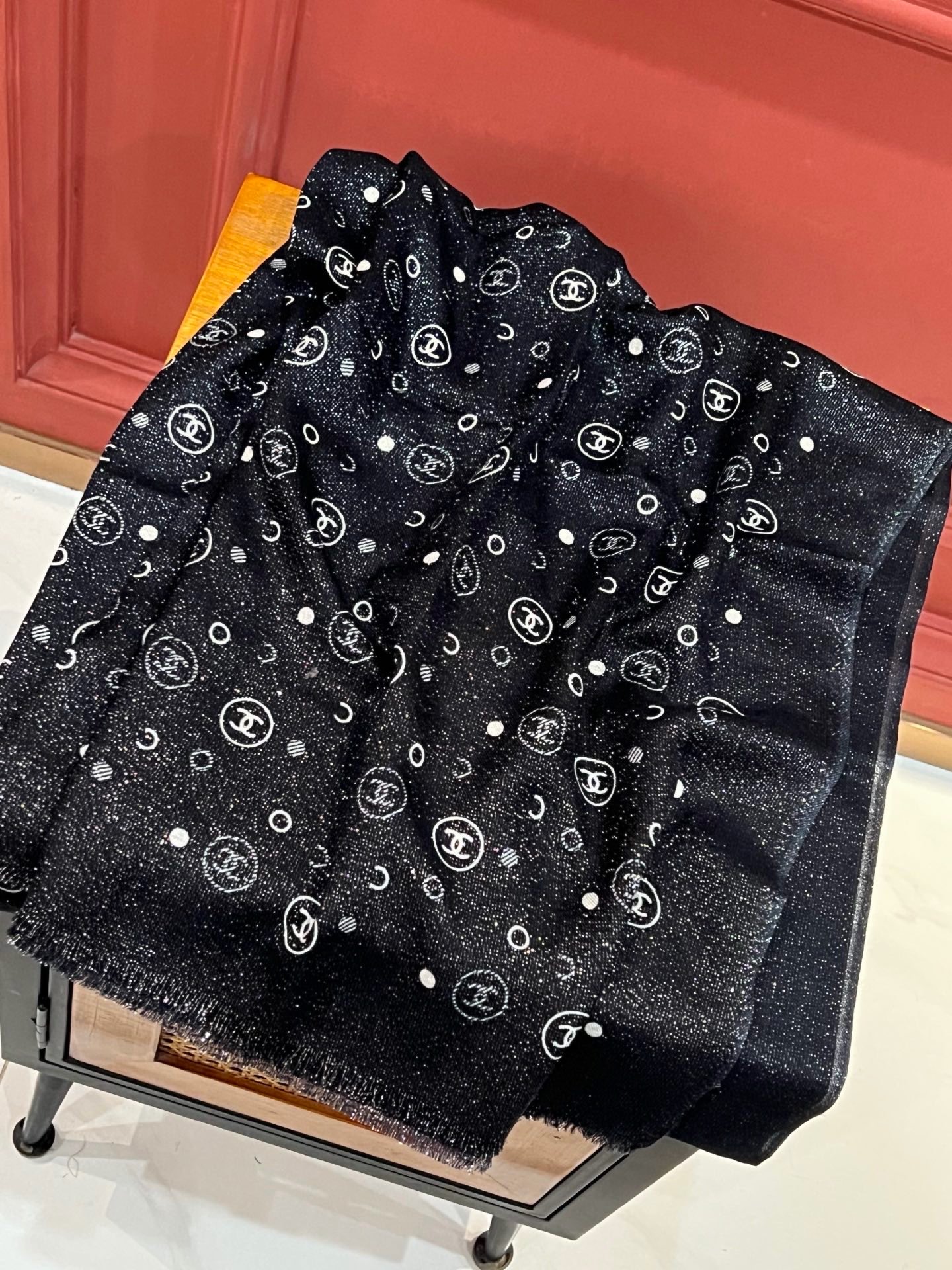 🆕   会发光发亮的围巾 💄💋新款客供银线💖羊绒面料长巾 😘美翻了[流泪]【银线心愿锁长巾】御用殿堂级极‼️新款专柜在售