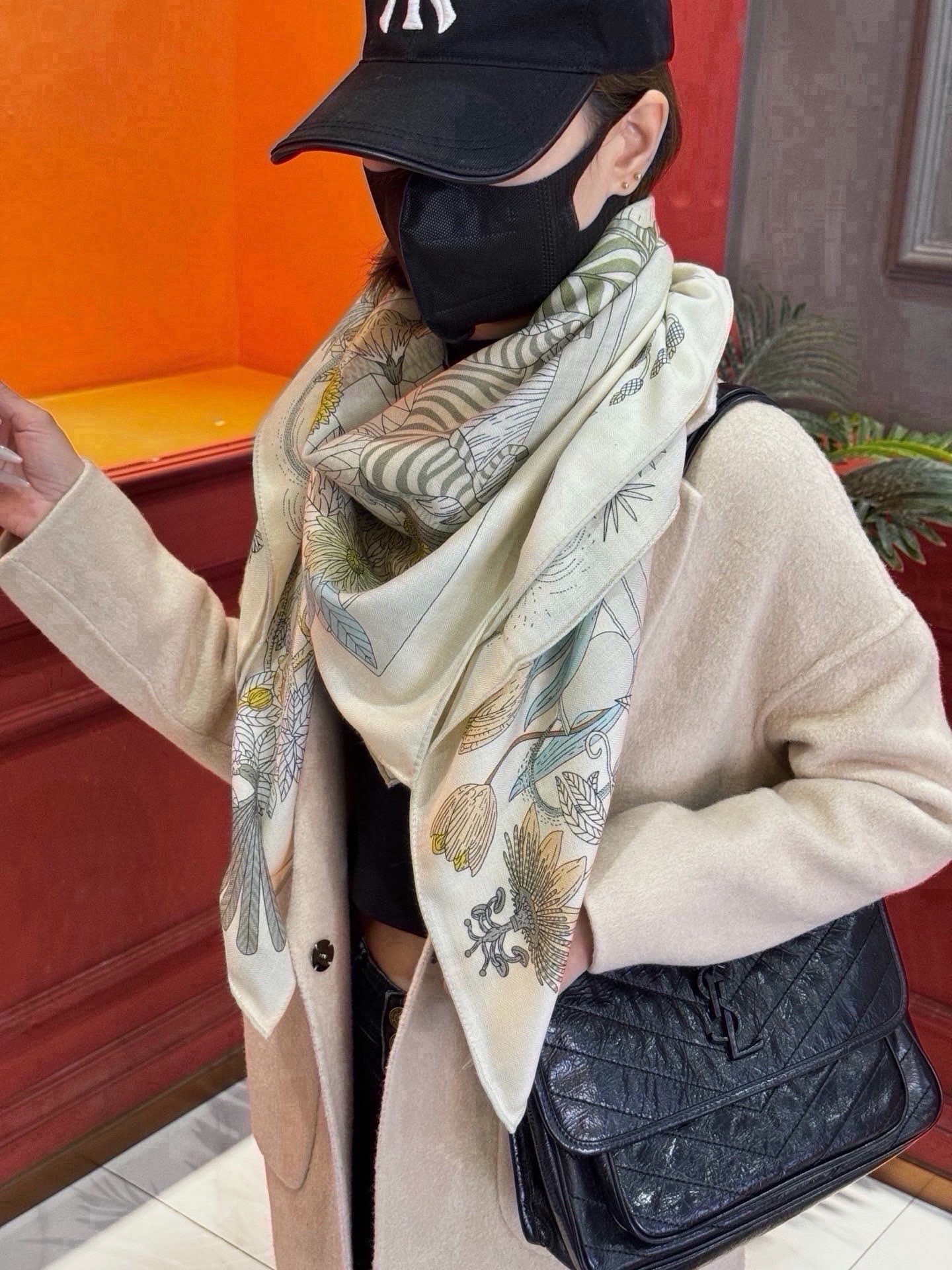 🆕  羊绒新款🆕👏买了都说好看‼️推荐💕爱马仕双面同色羊绒方巾，【奇珍乐园双面同色140】顶级工艺超值‼️爱马仕专柜爆款
