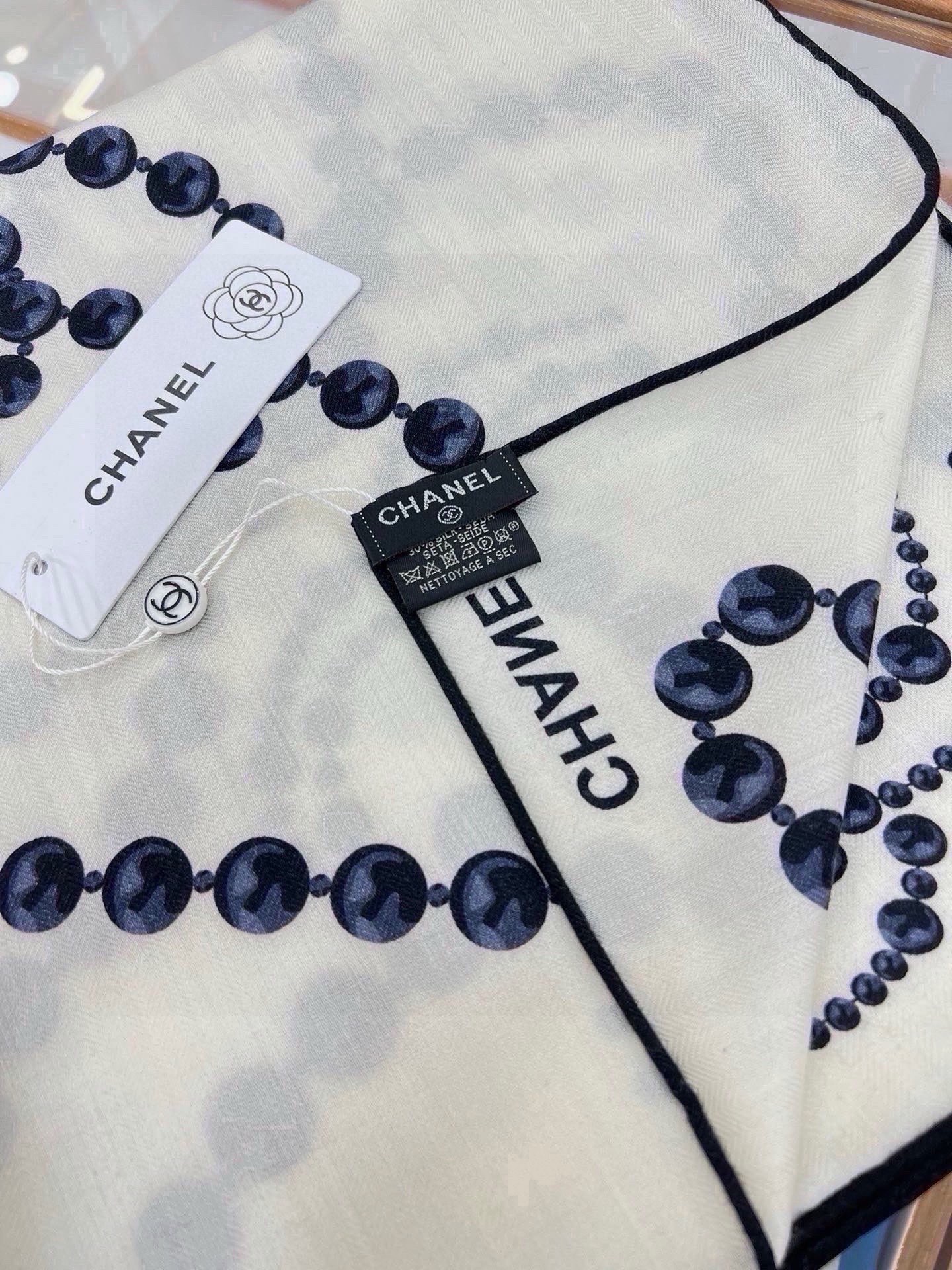 🆕 【▪️CHANEL新款 双面同色丝绒方巾】 温柔而娴静，珍珠优雅气质！柔软顺滑的感觉真的舒服到心都化了！Chanel