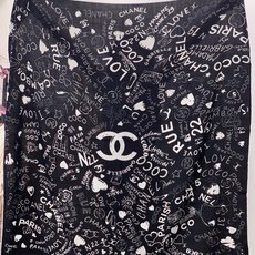 🆕 高级成衣系列~Chanel 【140双面同色丝绒披肩】 此系列谱写一曲自由轻灵的赞歌 本系列作品创新演绎品牌的 🆕 高级成衣系列~Chanel 【140双面同色丝绒披肩】 此系列谱写一曲自由轻灵的赞歌 本系列作品创新演绎品牌的
