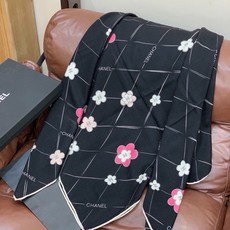 🆕 📦新款💖💖🏻🏻【山茶花印花140】140丝绒双面同色印花方巾‼️抢‼️VI🆕 P推荐 ‼️下手一定要快【高端 大爱 🆕 📦新款💖💖🏻🏻【山茶花印花140】140丝绒双面同色印花方巾‼️抢‼️VI🆕 P推荐 ‼️下手一定要快【高端 大爱