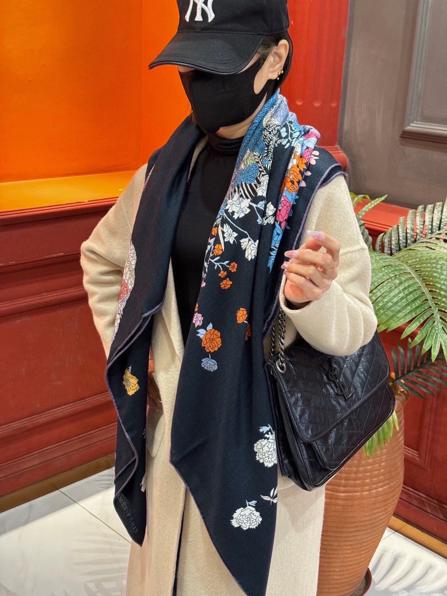 🆕  ❤  双面同色【▪️卓尔不凡，高级有气场！！】非常抬人，带点故事的精彩！永远加分的hermes艺术单品！美中有趣味