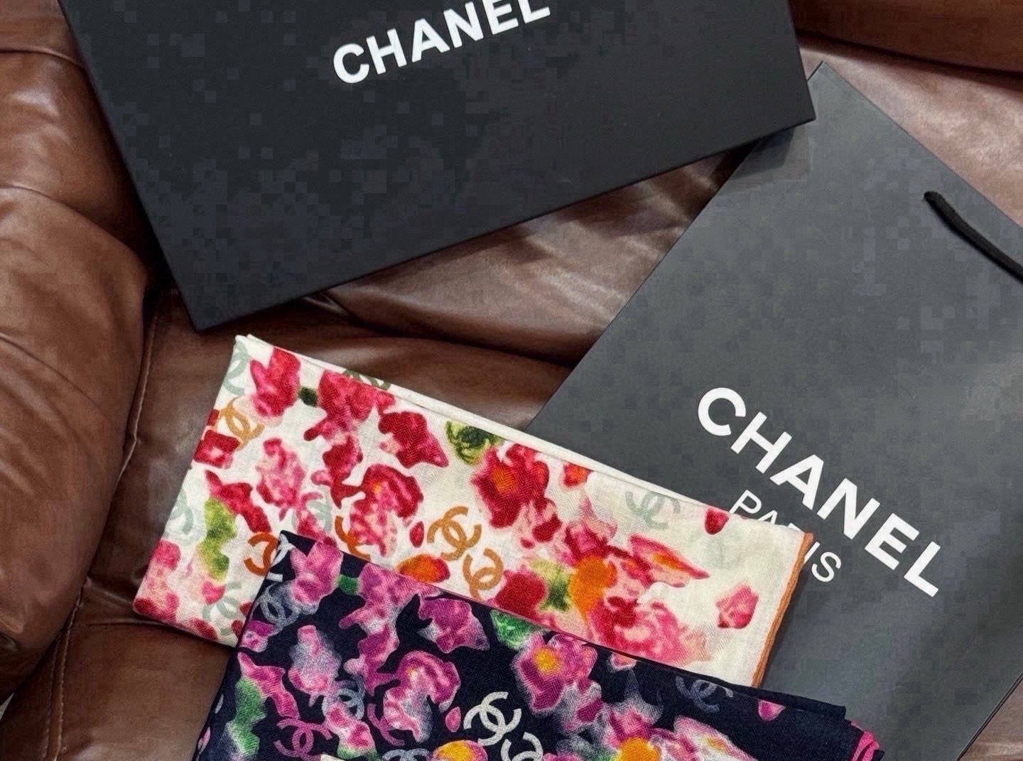 🆕  🌸·春日碎花 Chanel 140丝绒双面披肩 新款碎花花披肩 超级有氛围感 135*135cm的大尺寸 配色太好