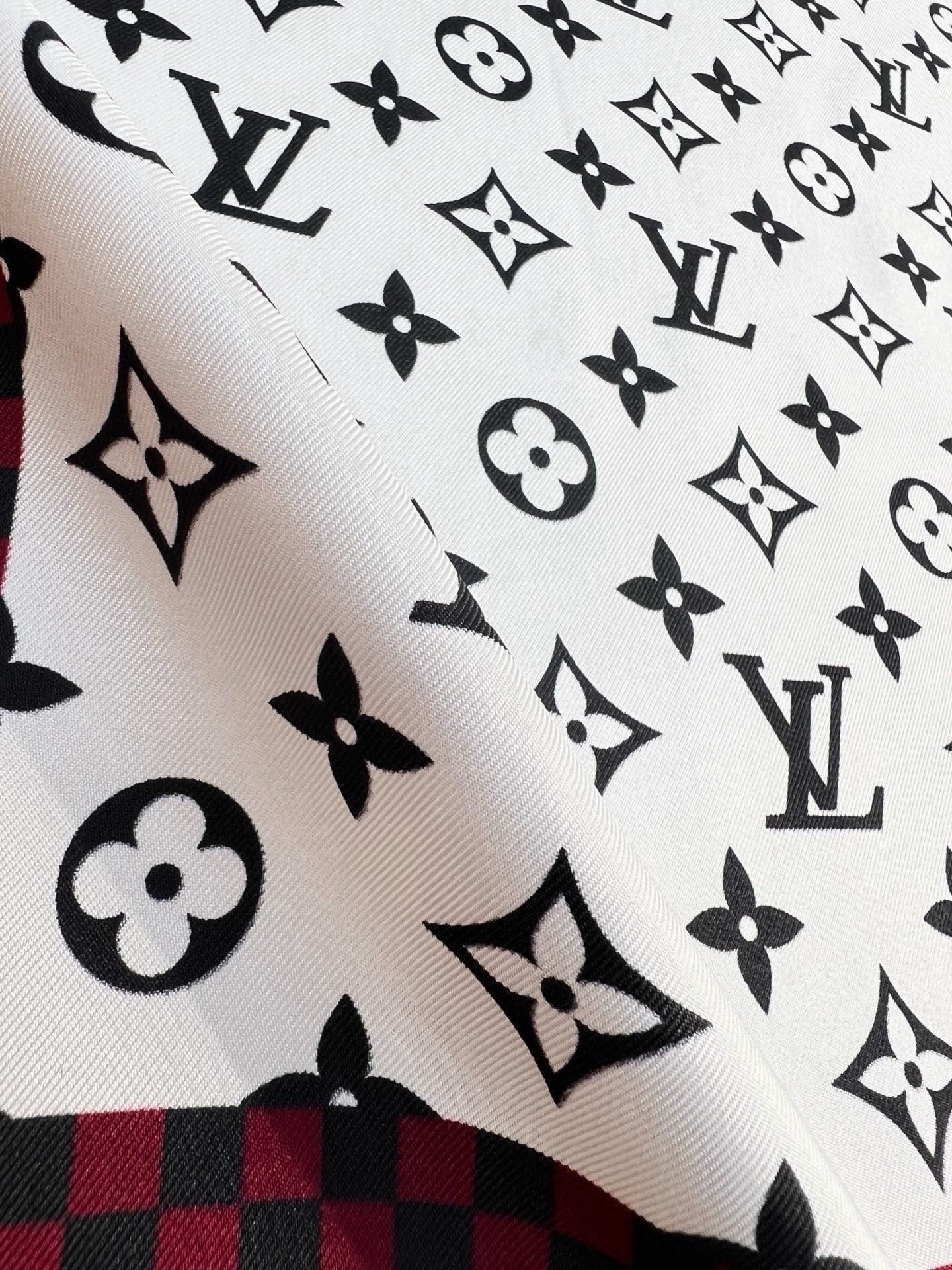 🆕   MONOGRAM SILHOUETTE 90双面丝巾 Monogram Silhouette 方巾为华美桑蚕丝融
