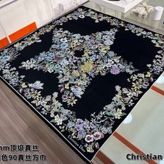 🆕 Dior 90双面18mm真丝印花方巾 这款方巾以 Dior Star 图案呈现 Dior 的幸运星,通过该系列 🆕 Dior 90双面18mm真丝印花方巾 这款方巾以 Dior Star 图案呈现 Dior 的幸运星,通过该系列