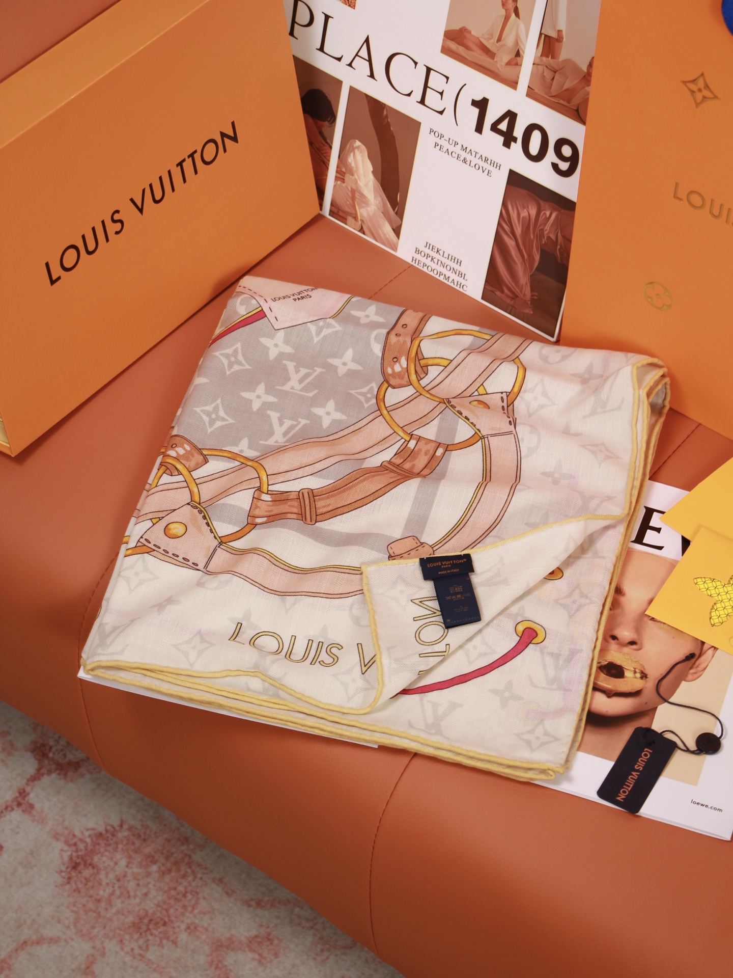 🆕 LV x TM 140披肩 【140顶级丝绒双面同色披肩】 本款L Multicolor披肩出自路易威登与知名日本 🆕 LV x TM 140披肩 【140顶级丝绒双面同色披肩】 本款L Multicolor披肩出自路易威登与知名日本